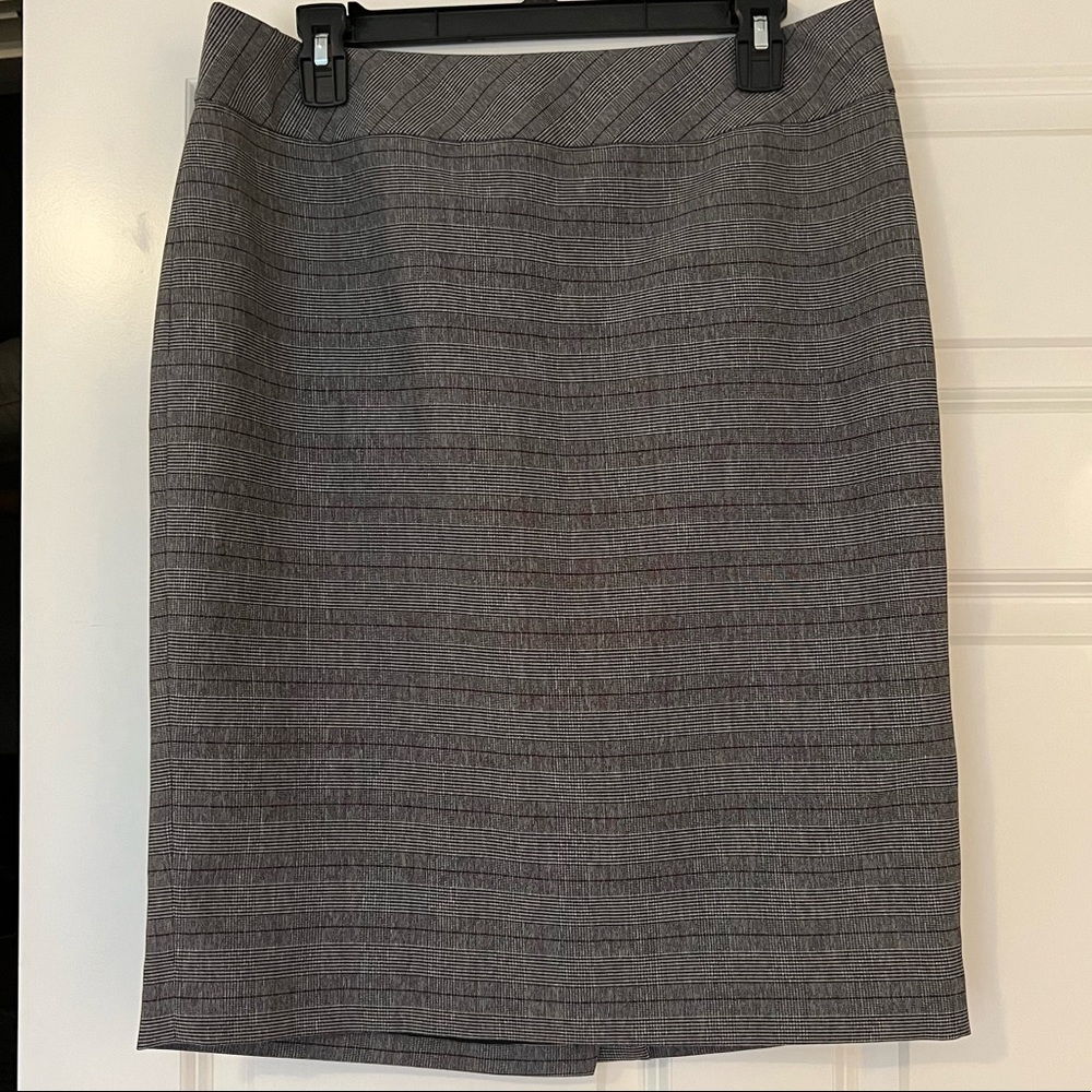 Le Suit Plaid Knee Length Suiting Skirt, Size 8